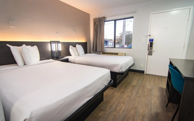 Motel 6 Lakeland, FL