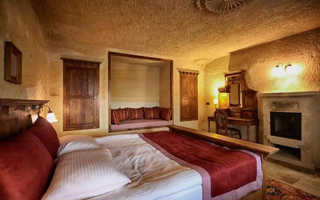1811 Cave Hotel