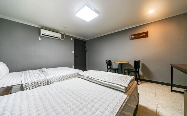 Changwon Jungang-Dong Ritz