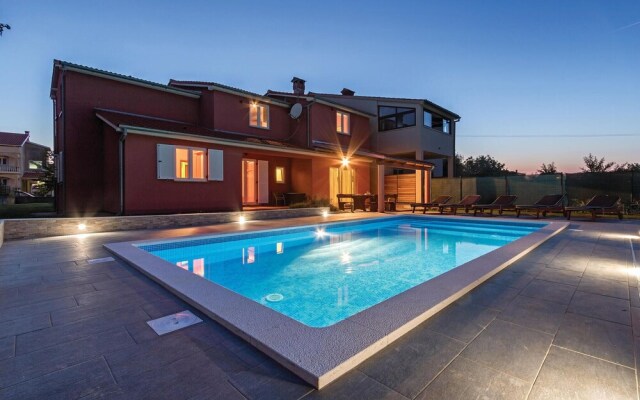Stunning Home in Fazana With Wifi and 5 Bedrooms