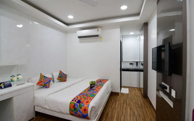 Om Stay Well By FabHotel