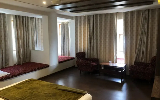 Goroomgo Rani Palace Udaipur