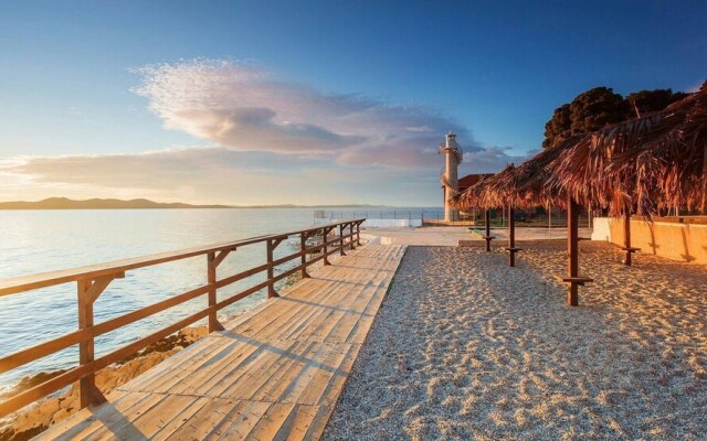 Spacious Apartment By The Beach