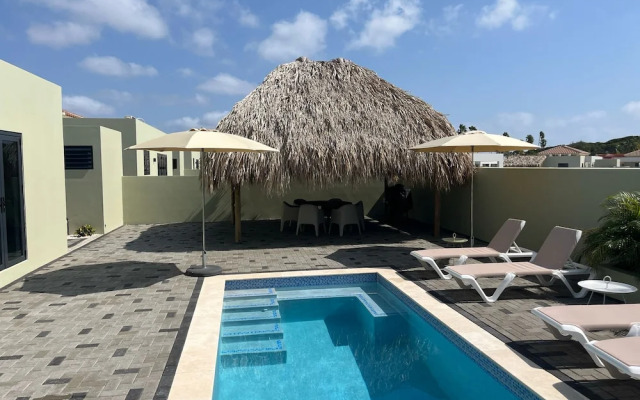 Villa Paradise with pool at mambo beach