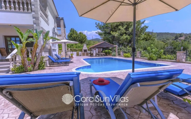 Away-from-it-all, Exceptional Sea Views Sleeps 10
