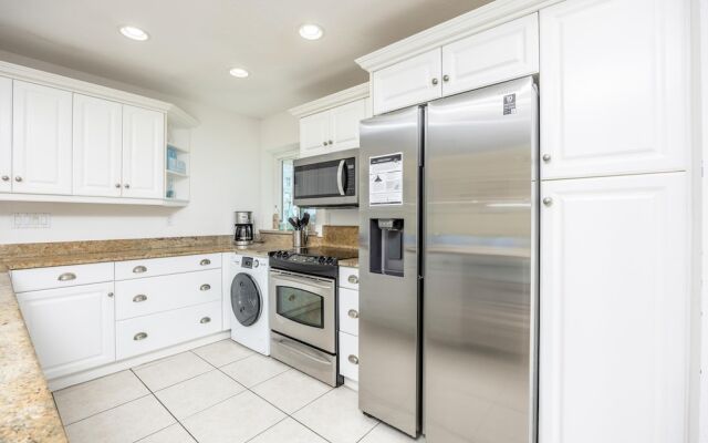 Jamaica Royale Beach View Tower by Beachside Management