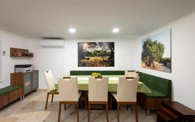 Moon Stone Residence Pag