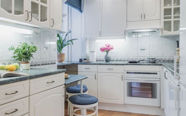 Апартаменты GM в Старопименовском пер., 16