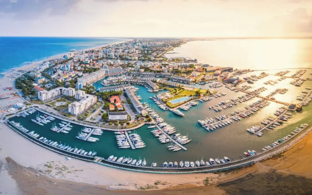 Relaxing Flat 700m From the sea