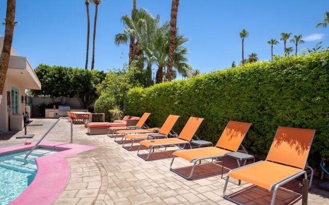 Poolside Fun King Suite