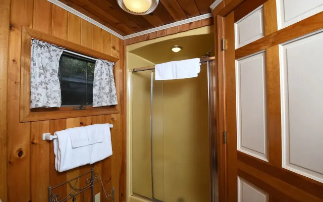 Oakleaf Lodge Holiday Home