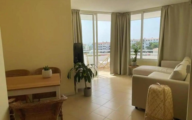 Refurbished 1 bedroom apartment with large pool