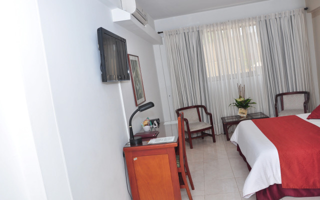 Hotel Laureles 70