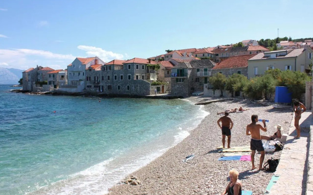Apartments with a parking space Postira, Brac - 5617