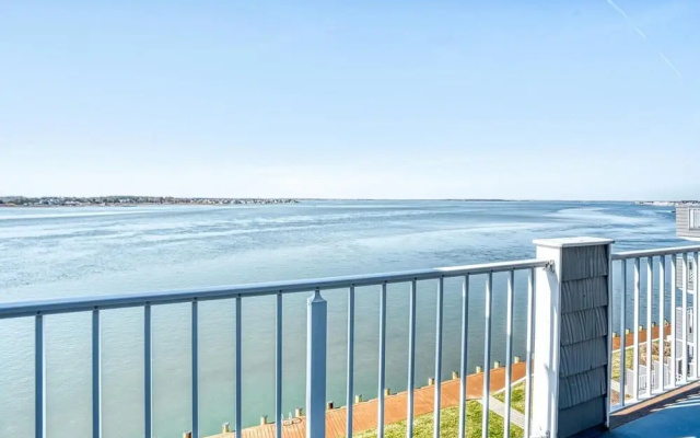 Harbour Island 402m 2 Bedroom Condo