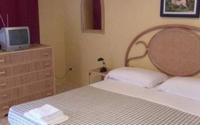 Cirucco Bay Hotel & Camping