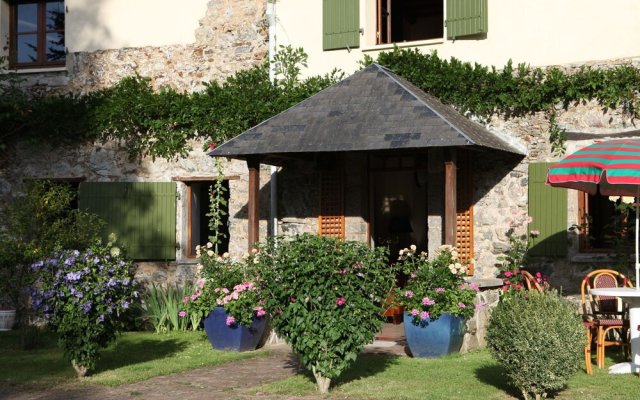 Typical Norman Farmhouse with Free Wifi, a Short Drive From the Coast