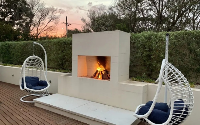 The Sanctuary: Stunning. Hot tub spa + Linen