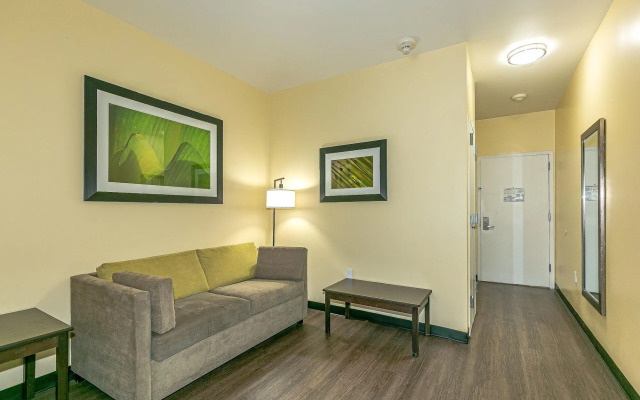 Ozone Inn & Suites