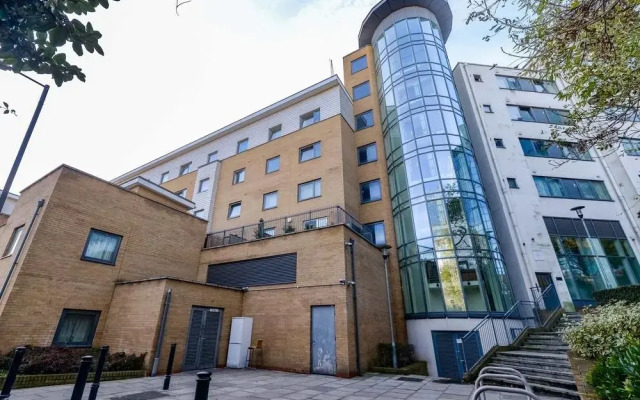 Roffey Apartment