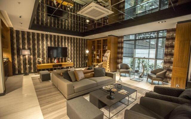Honour Hotel