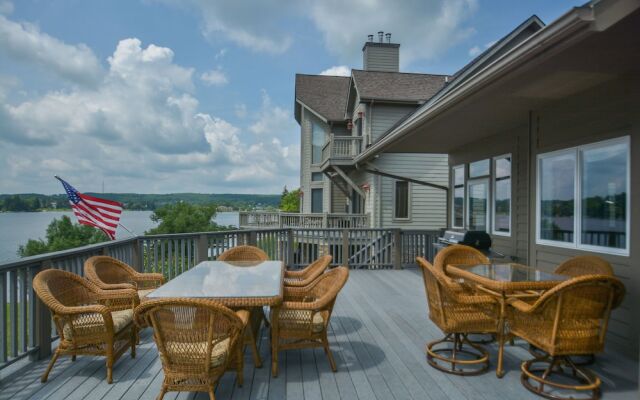 Lake Escape 5 Bedroom House