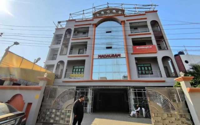 OYO 166 Madhuram