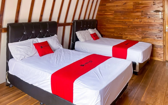 RedDoorz Plus @ Erbysa 4 Pantai Sayang Heulang Pamengpeuk Garut – Guest Rooms – Mancagahar