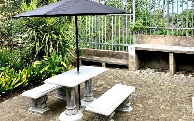 96 Meent Guest House