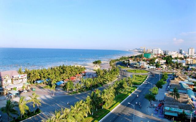 Seafront Hotel Da Nang