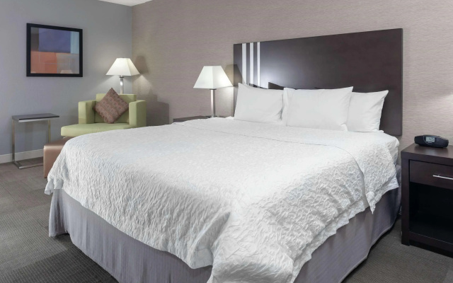 Holiday Inn Express Newark Airport Elizabeth by IHG