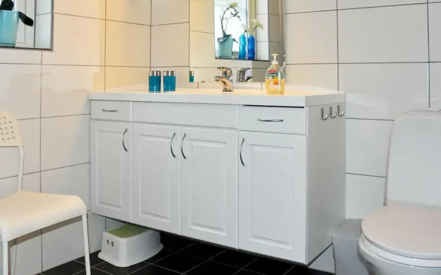 Seaside Serenity in Leirvik-by Traum