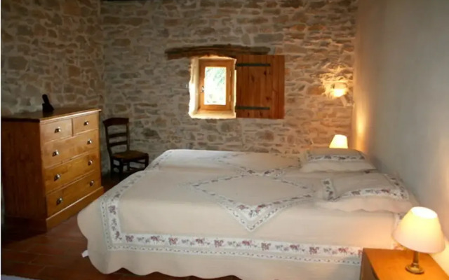 House With 4 Bedrooms in Laudun-l'ardoise, With Wonderful City View, Furnished Garden and Wifi