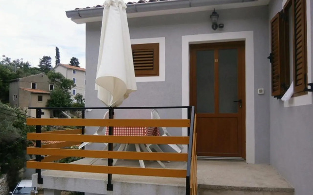 Apartments by the sea Valun, Cres - 8081