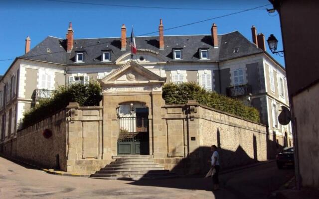 Magnifique appartement en centre ville de château chinon ville