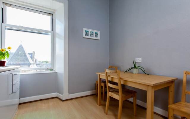 Stylish/spacious/central! Fab Festival Flat For 4