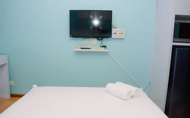 Relaxing Studio at Tifolia Apartment