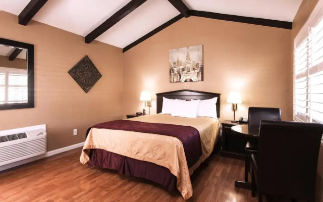 Tri-Valley Inn & Suites
