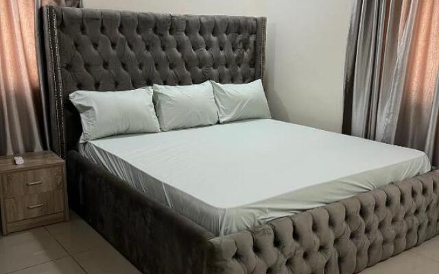 OEK Ensuite 2BED Top Floor flat Karsana Abuja