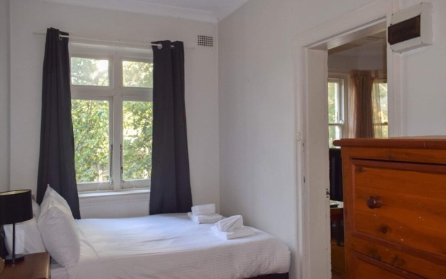 Incredible Location One Bedroom Apartment – Guest Rooms – Sydney