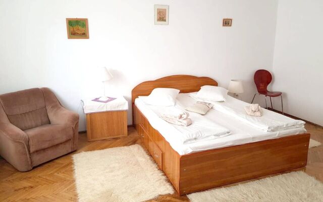 House with 3 Bedrooms in Sighișoara, with Wonderful Mountain View, Enclosed Garden And Wifi