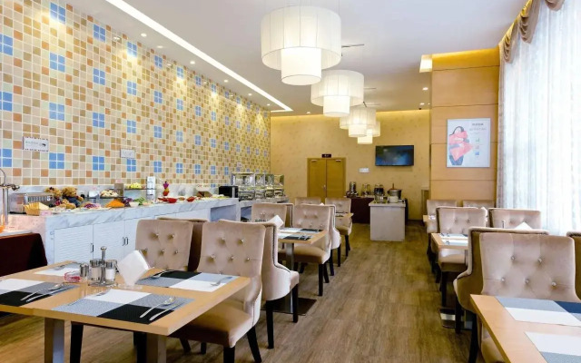 Ibis Wenjiang Floraland