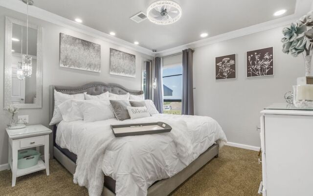 Clubhouse Bungalow - Community Amenities