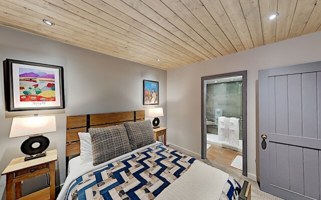 15tru1zs 2 Bedroom Condo