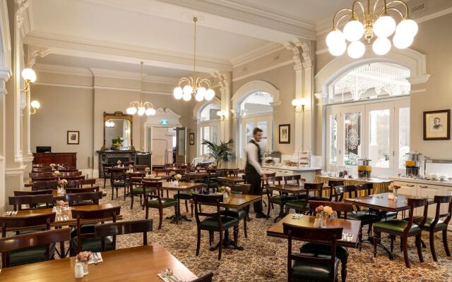 Hadley's Orient Hotel