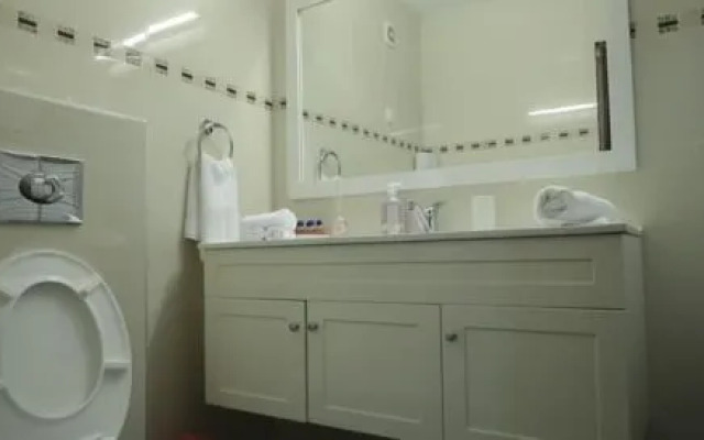 Avi's Suites - 44 Hativat Hanegev