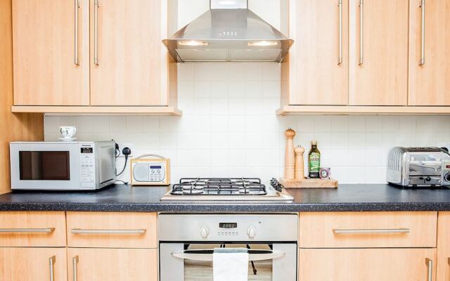 Stunning Spacious South London 1 Bed Apartment with Balcony