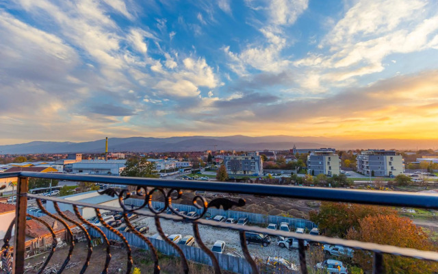 Beautiful 1BD Apartment with a Parking Spot