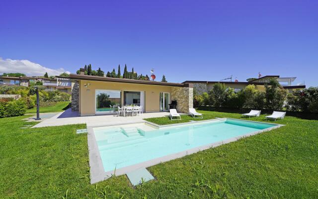 Villa Ester - P.IVA in Moniga del Garda