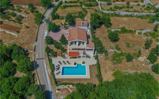 Three-Bedroom Holiday Home in Zagvozd
